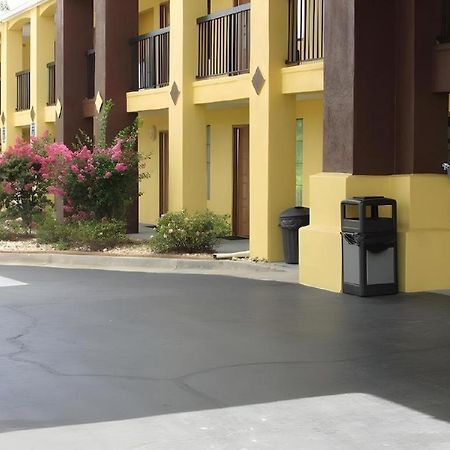 Days Inn & Suites By Wyndham Fort Valley Exteriör bild
