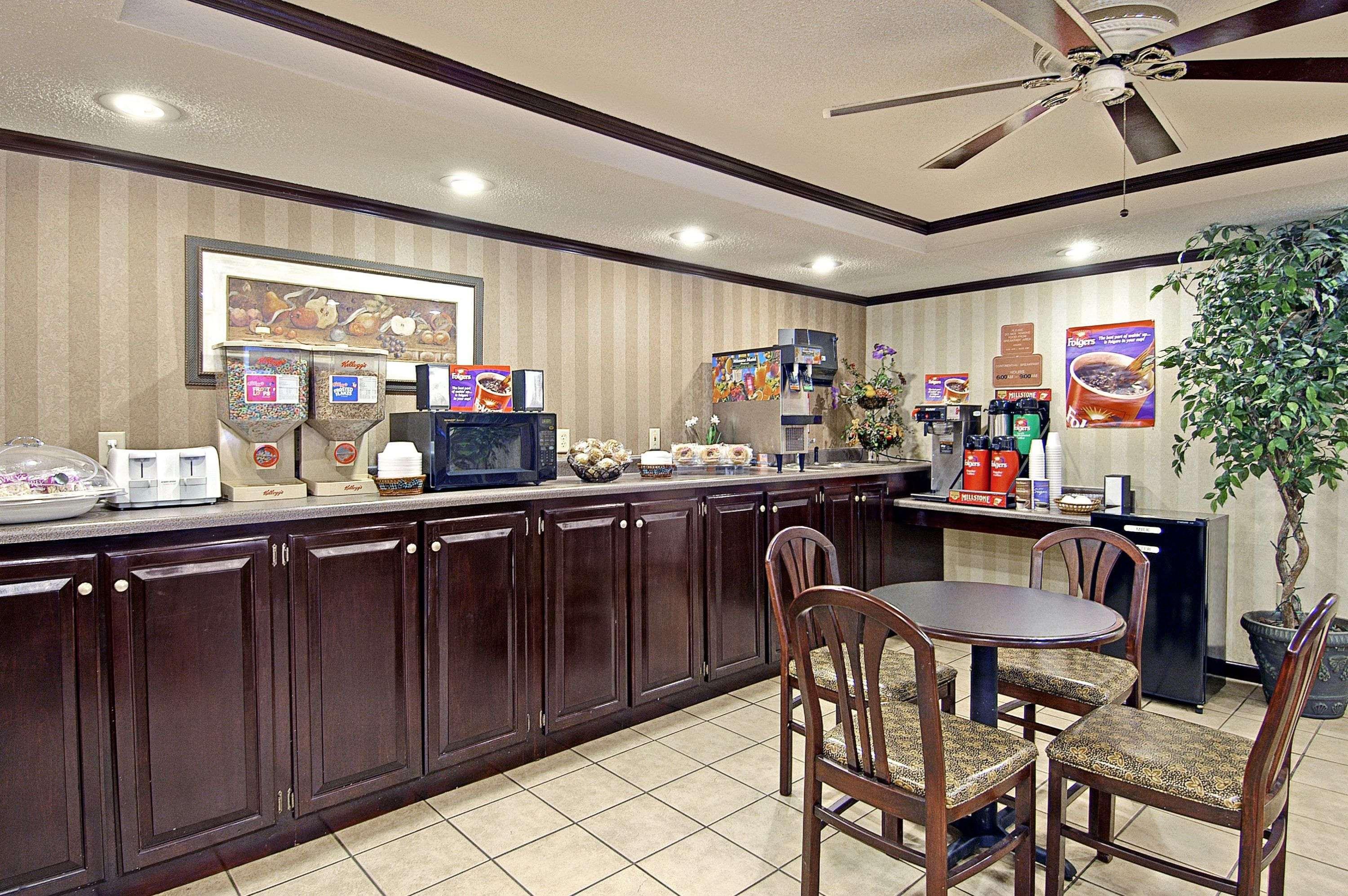 Days Inn & Suites By Wyndham Fort Valley Exteriör bild