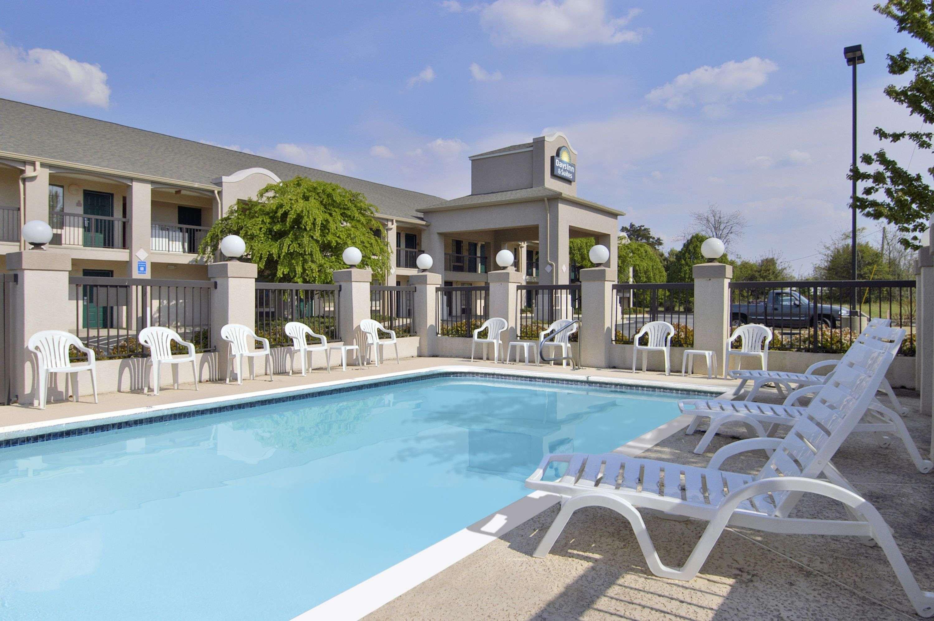 Days Inn & Suites By Wyndham Fort Valley Exteriör bild