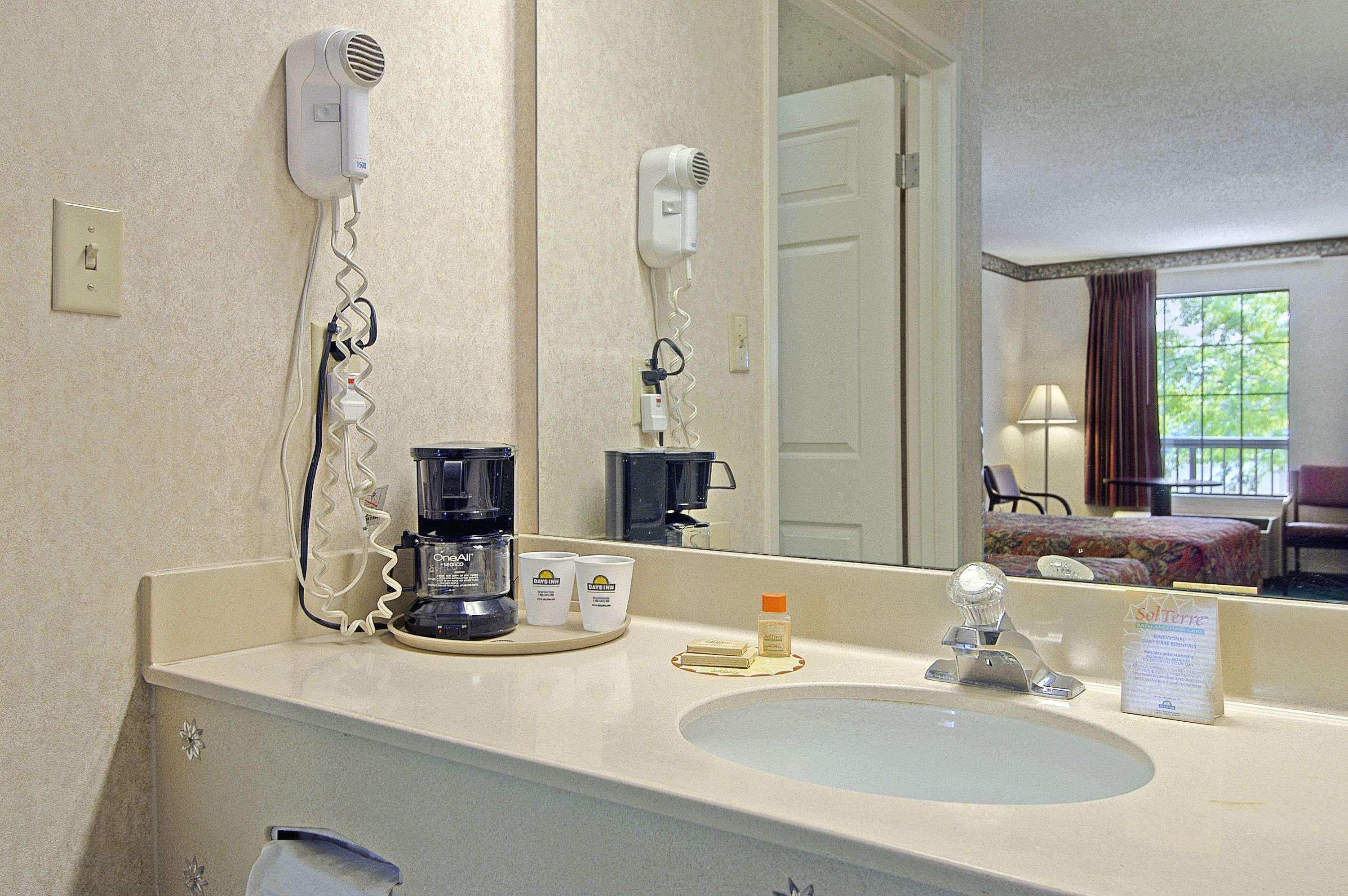 Days Inn & Suites By Wyndham Fort Valley Exteriör bild