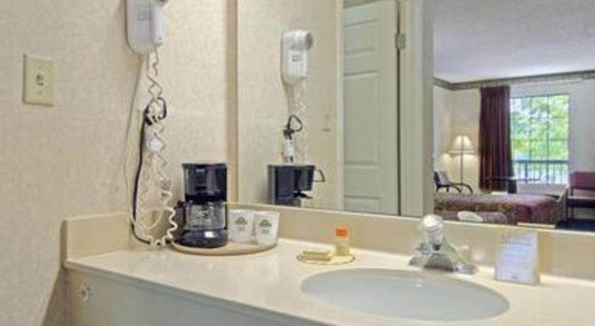 Days Inn & Suites By Wyndham Fort Valley Exteriör bild