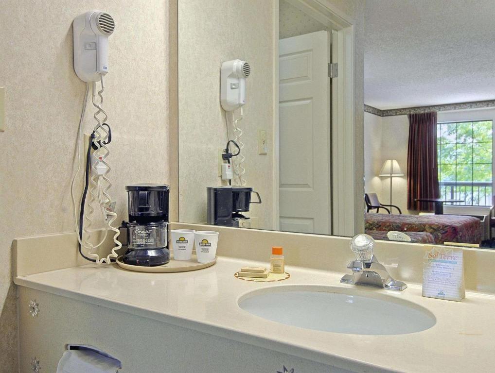Days Inn & Suites By Wyndham Fort Valley Exteriör bild